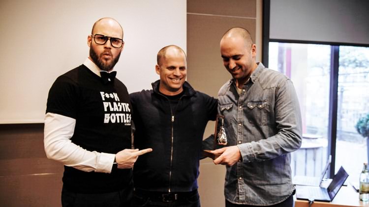 From left to right: Nicolas Lecloux, CMO true fruits, Matti Yahav, VP Global Marketing, Itai Bichler, Head of Global Digital Marketing (both from Sodastream), at the ceremonial presentation of the “Balls of Steel” awards.